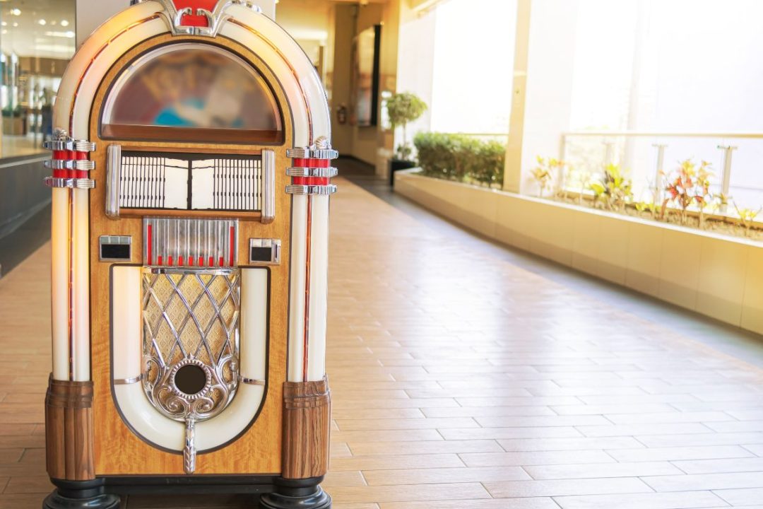 Best Jukebox Brand The Top 3 Brands For Jukeboxes July 2025 Antique Jukebox In A Diner 1080x720