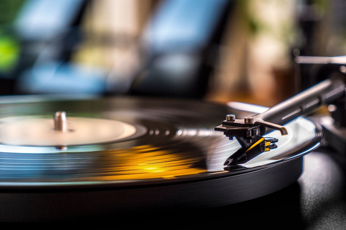 How Does A Record Player Work? Turntable Guide) September 2024