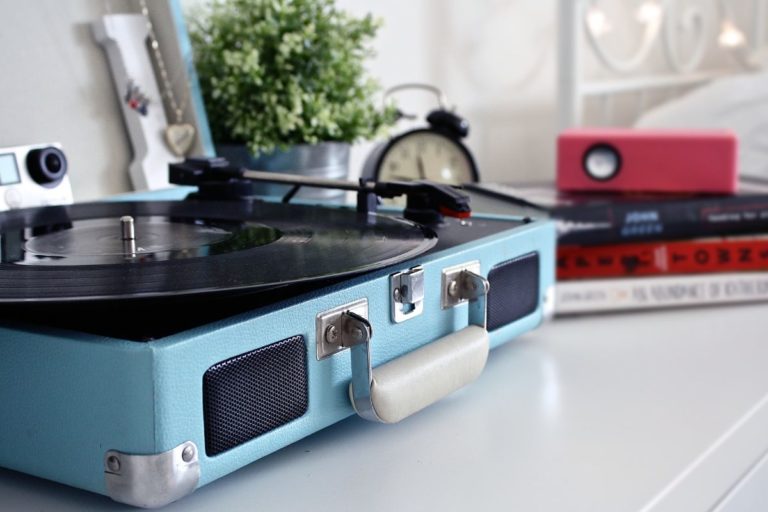 How Does A Record Player Work? Turntable Guide) March 2025